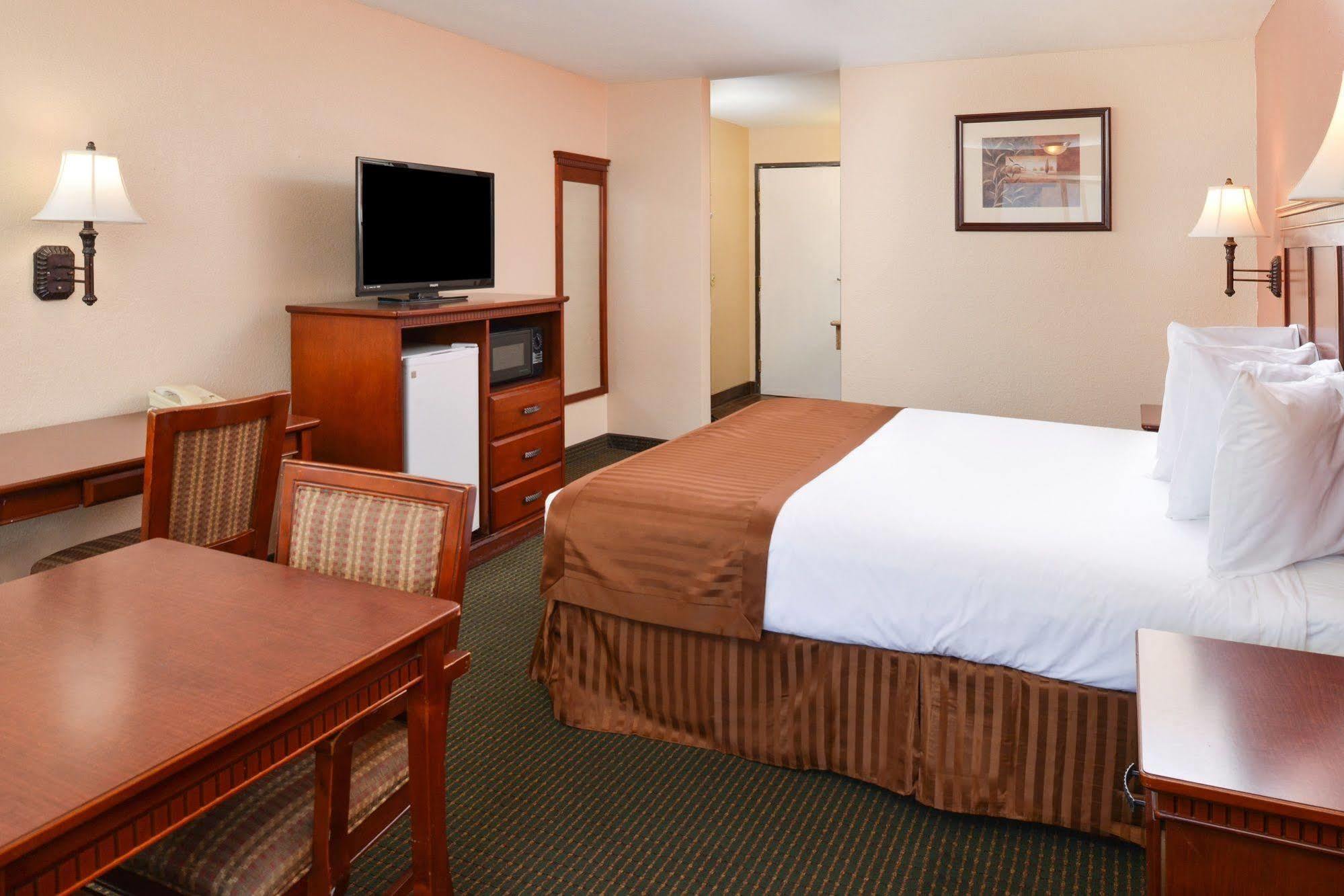Americas Best Value Inn & Suites-East Bakersfield Exterior photo